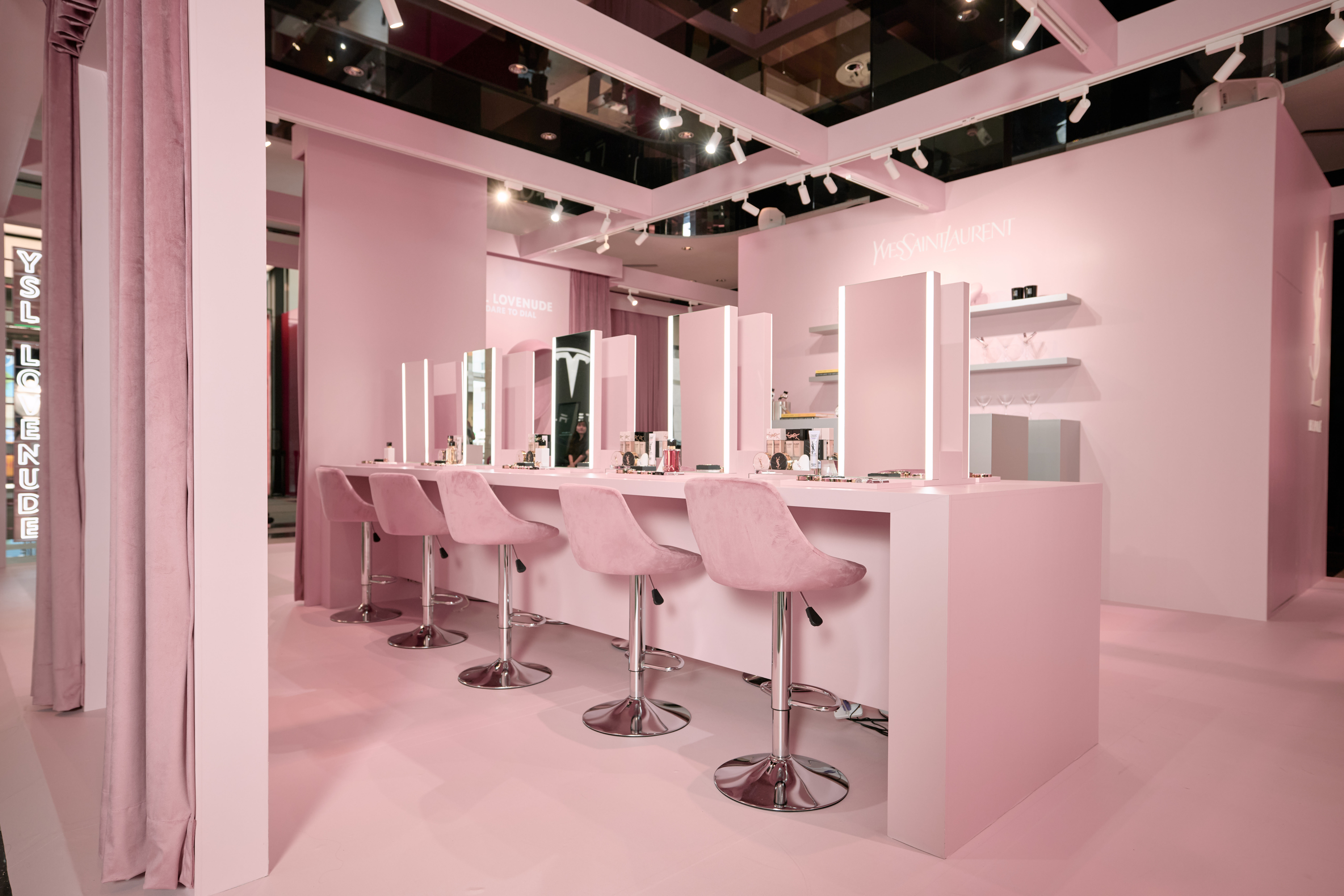 YSL LOVE HOTEL